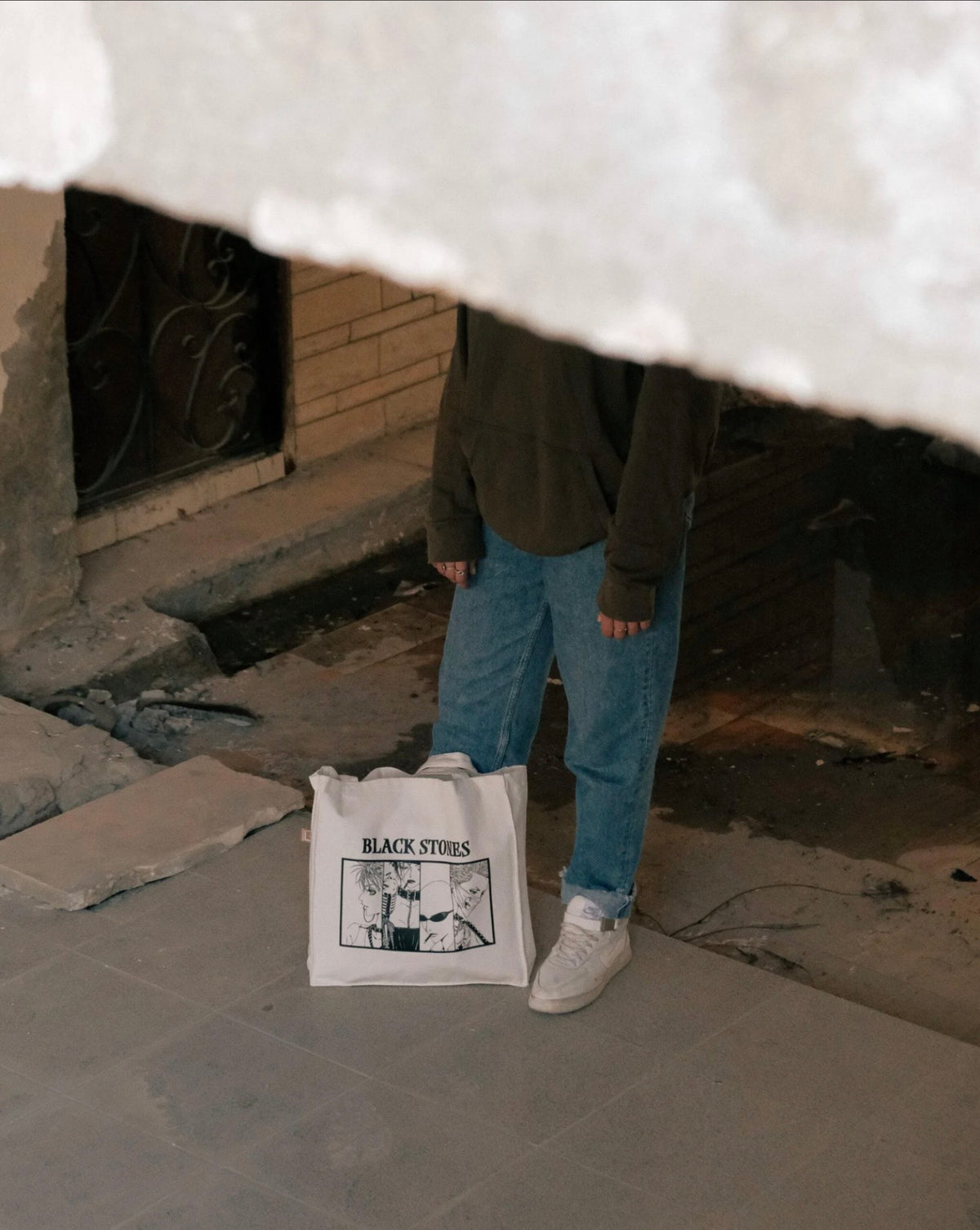 Nana - black stones - large tote bag