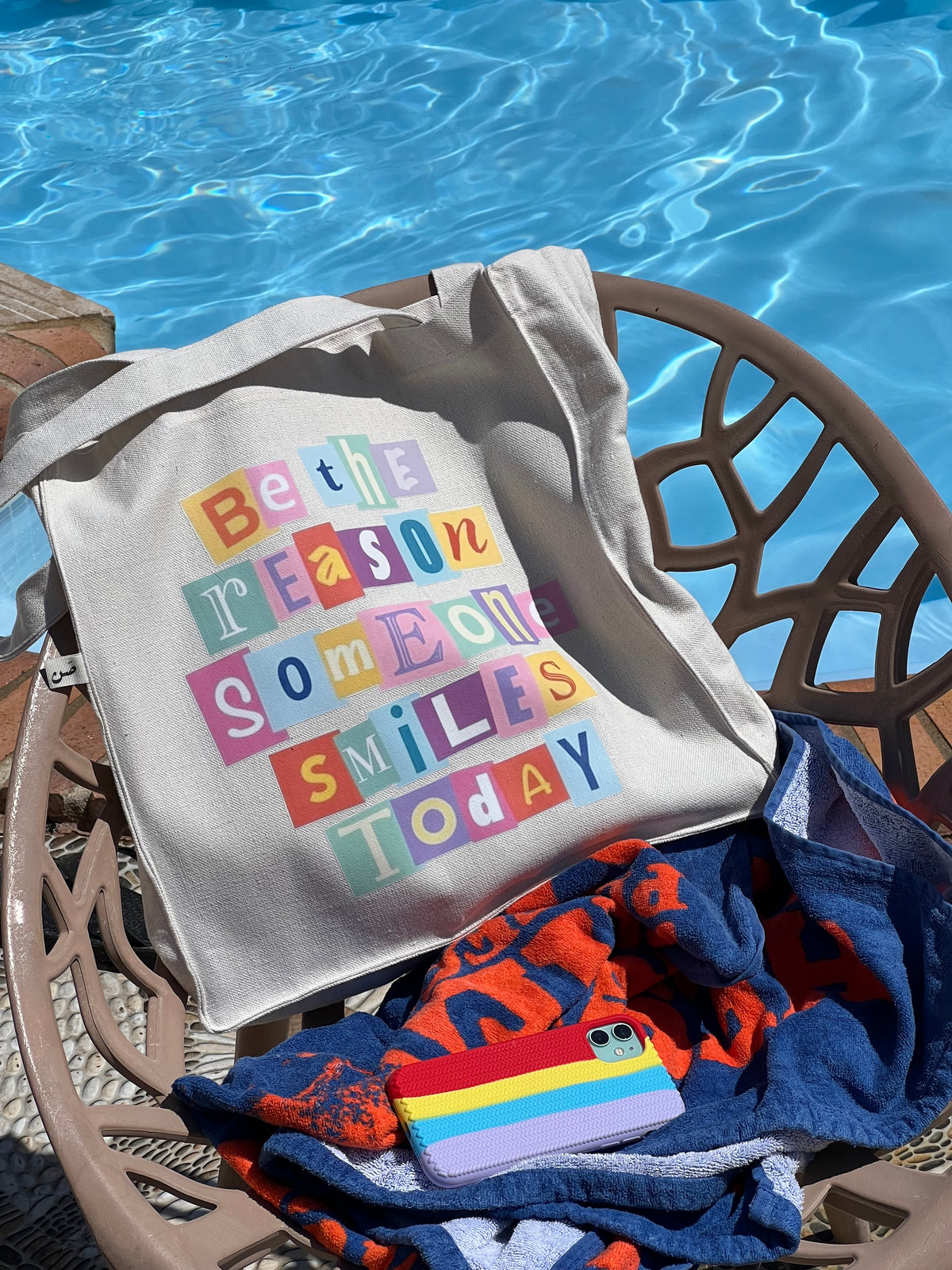 smile- large tote bag